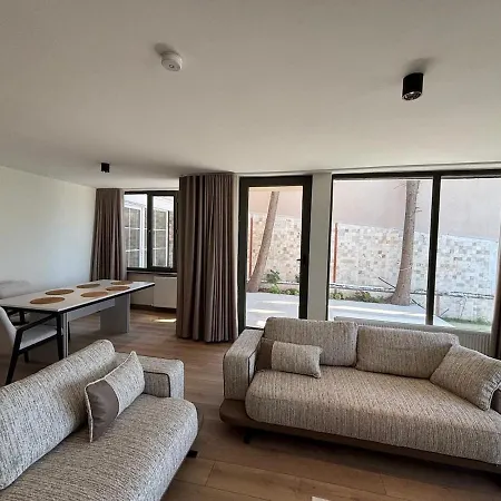 4 Floors - Air-conditioned - Brand New