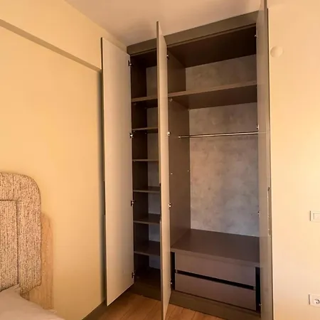 4 Floors - Air-conditioned - Brand New *