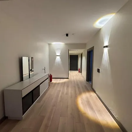 4 Floors - Air-conditioned - Brand New