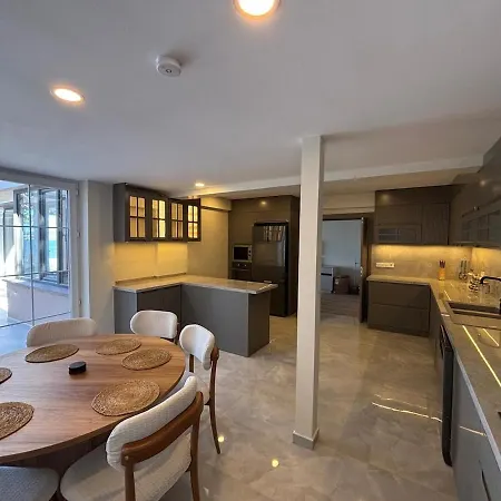 4 Floors - Air-conditioned - Brand New