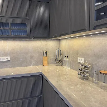 4 Floors - Air-conditioned - Brand New فيلة *