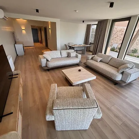 4 Floors - Air-conditioned - Brand New