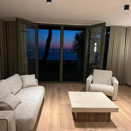 Villa 4 Floors - Air-conditioned - Brand New *