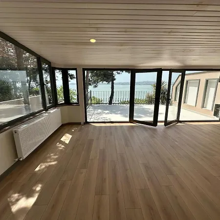 4 Floors - Air-conditioned - Brand New *