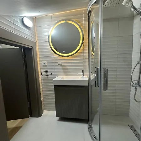 4 Floors - Air-conditioned - Brand New فيلة *