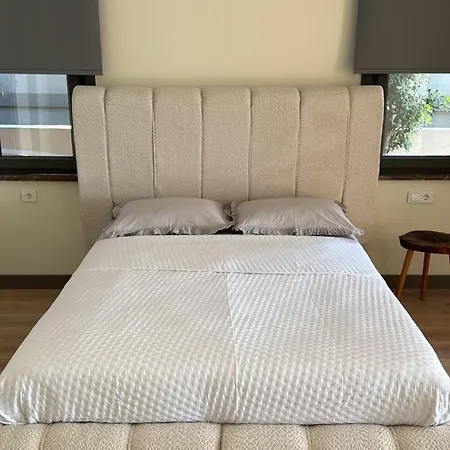 4 Floors - Air-conditioned - Brand New