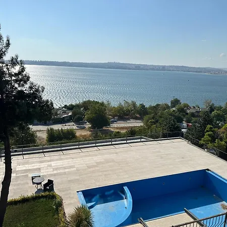 Villa 4 Floors - Air-conditioned - Brand New Büyükçekmece